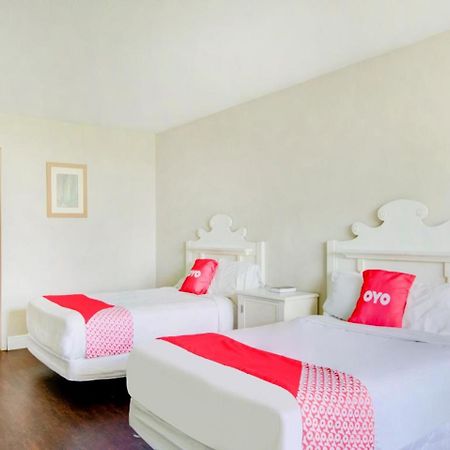 Oyo Hotel Dundee By Crystal Lake 外观 照片