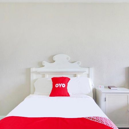 Oyo Hotel Dundee By Crystal Lake 外观 照片