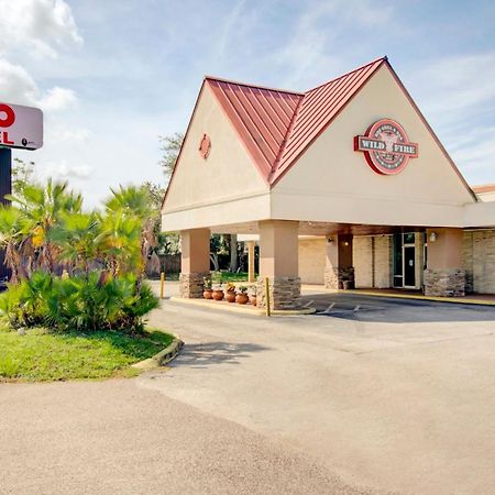 Oyo Hotel Dundee By Crystal Lake 外观 照片