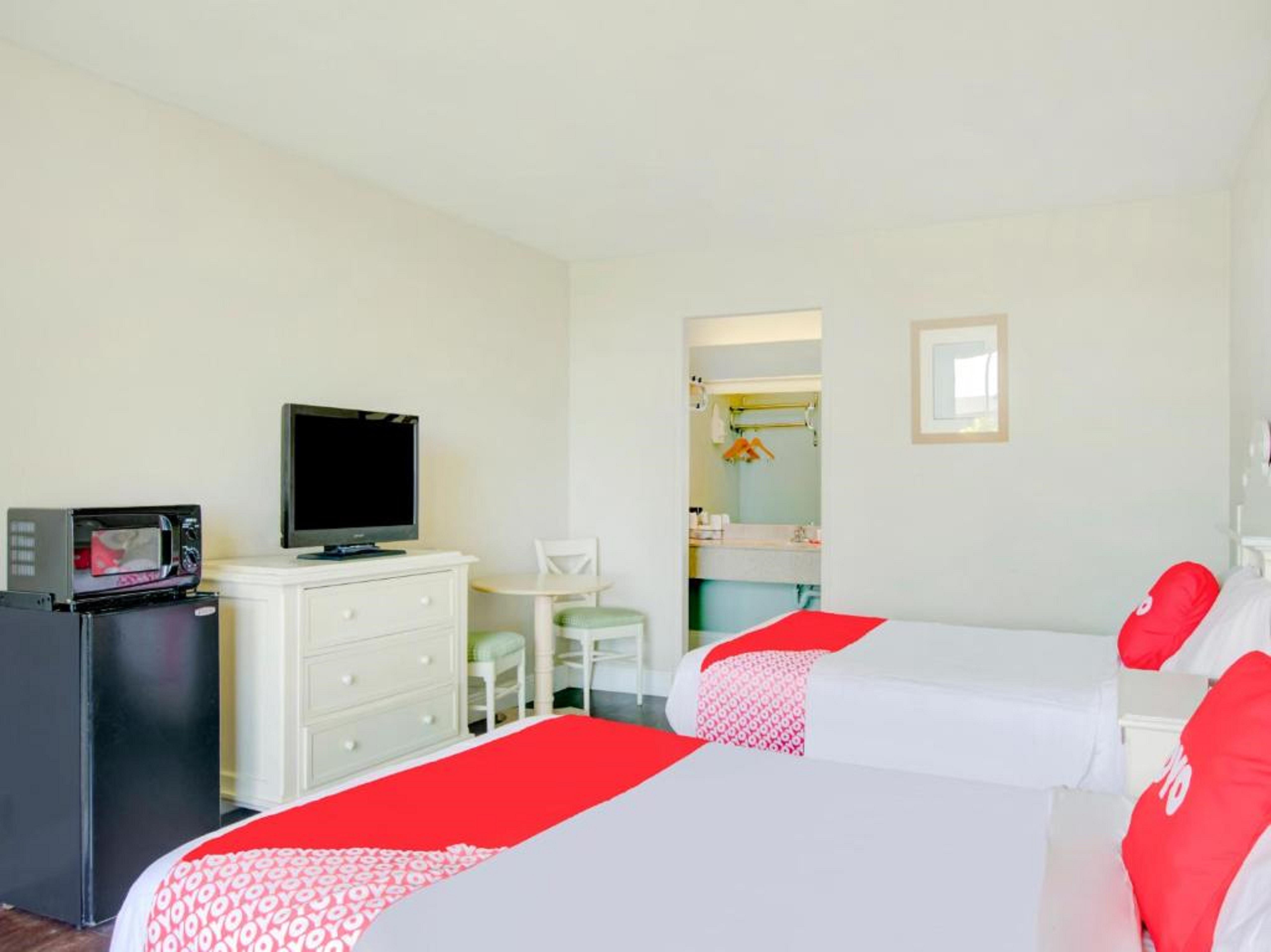 Oyo Hotel Dundee By Crystal Lake 外观 照片