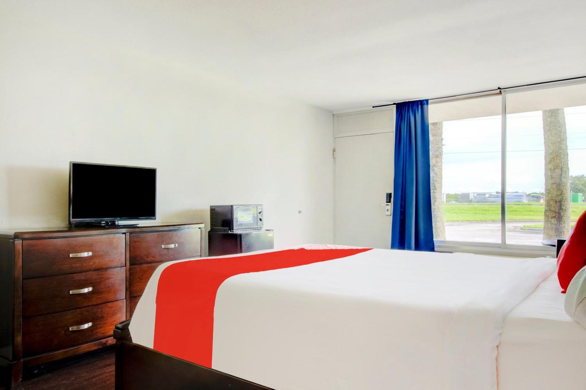 Oyo Hotel Dundee By Crystal Lake 外观 照片