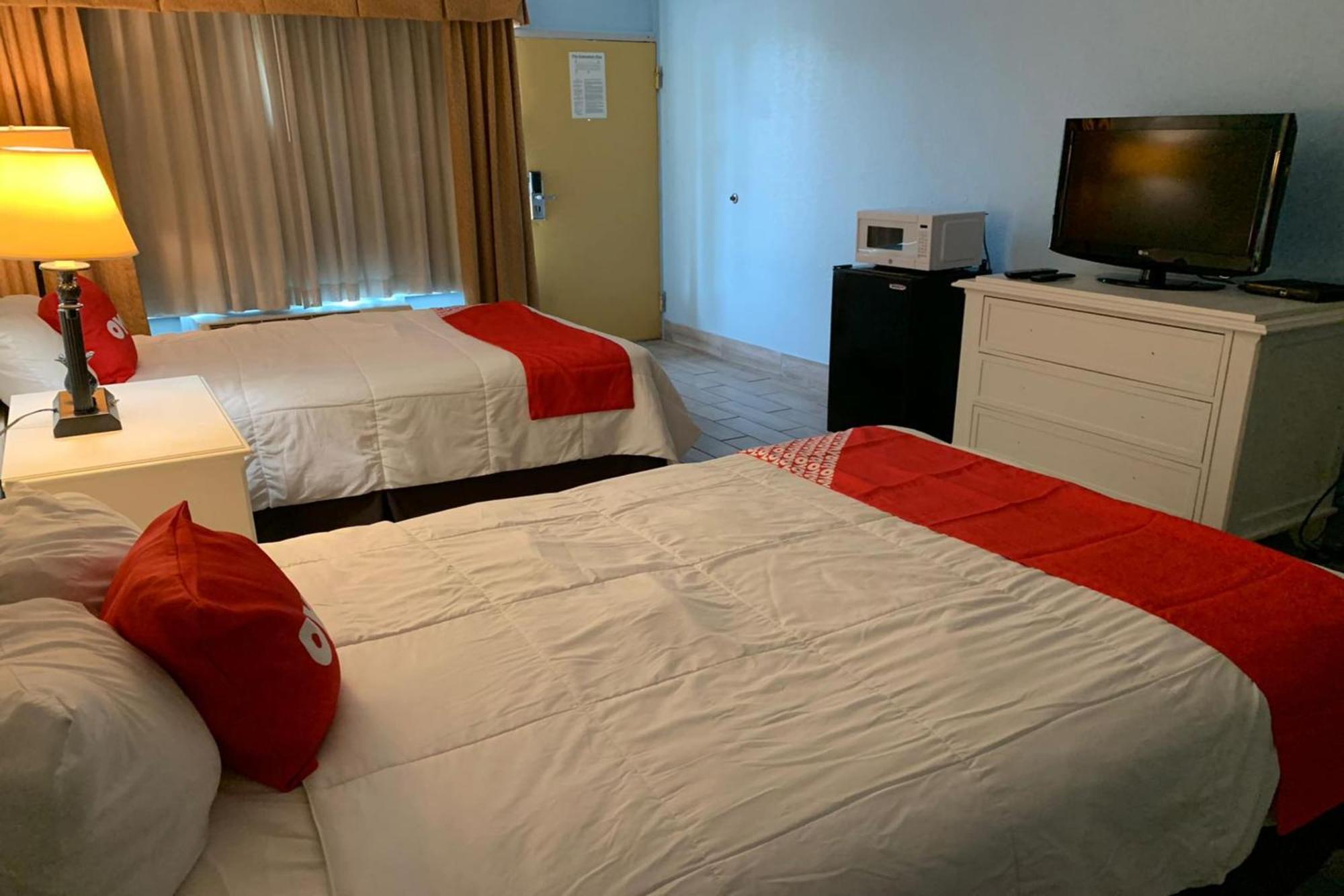Oyo Hotel Dundee By Crystal Lake 外观 照片