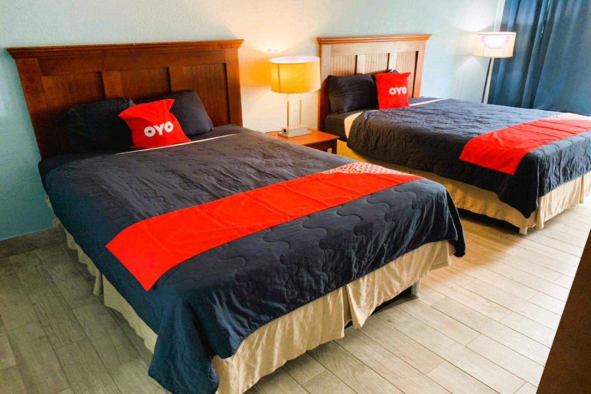 Oyo Hotel Dundee By Crystal Lake 外观 照片