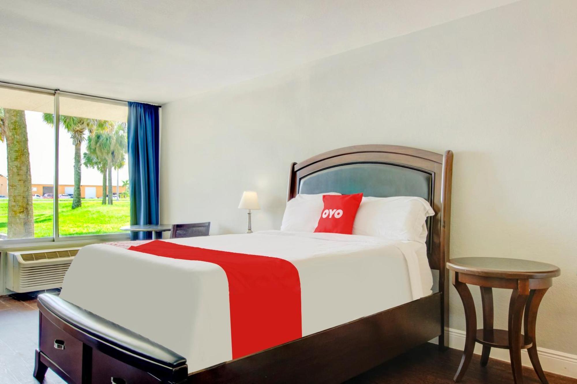 Oyo Hotel Dundee By Crystal Lake 外观 照片
